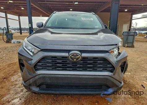 2021 Toyota Rav4 Xle z USA, uszkodzony, nr VIN 2T3W1RFV2MC099650